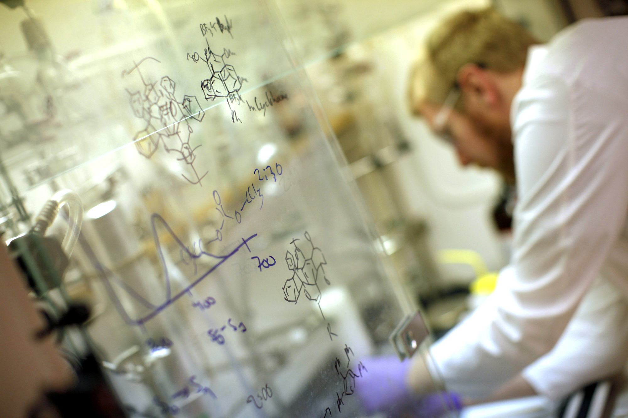 Researcher working at a fume hood. Photo: Dominick Reuter